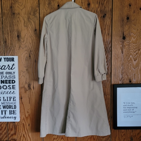 Vintage London Fog raincoat! Size 6P. - Picture 2 of 4